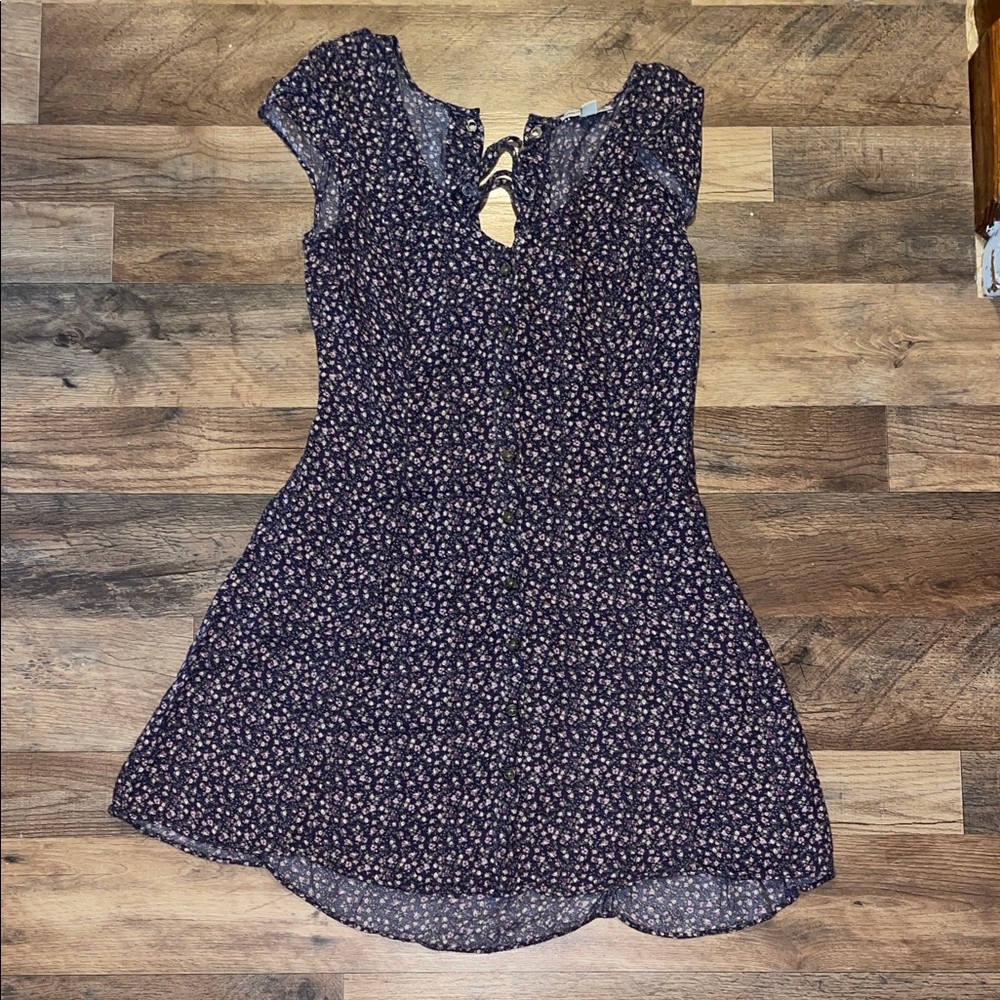 American Eagle size Medium Floral Short Sleeve Dress button up